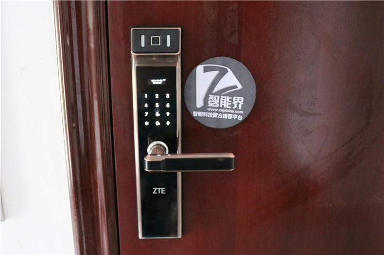 中兴智能指纹锁演示操作