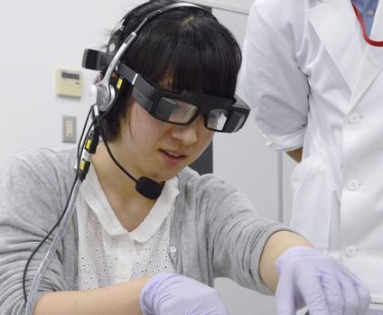 日本藤田保健卫生大学推出使用智能眼镜的实习