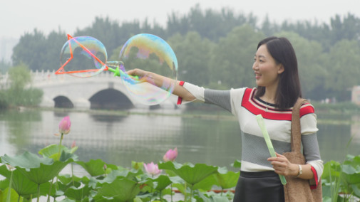 旅行必备！ 飞宇SPG C手持稳定器