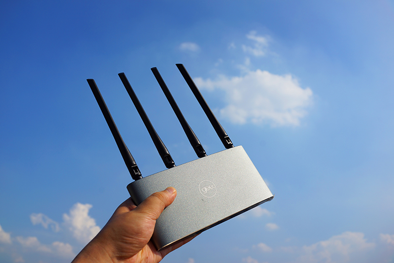 颜值升级 - 极路由3S外观展示