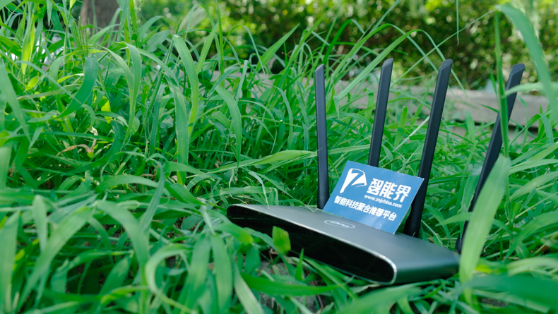 集科技美貌于一身, 时刻守护你的上网环境------极路由3S