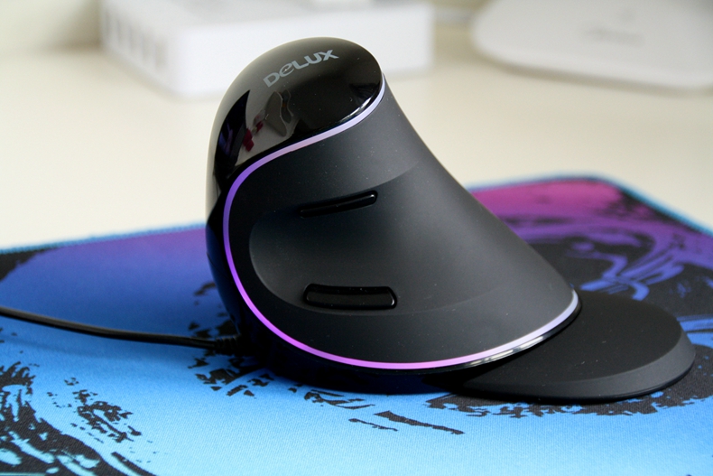 多彩RGB人体工学垂直鼠标