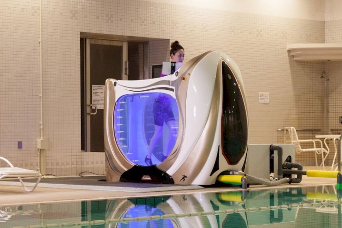 在跑步时可持续放出水泡,一来可以增加在水中跑步时的运动阻力,二来还