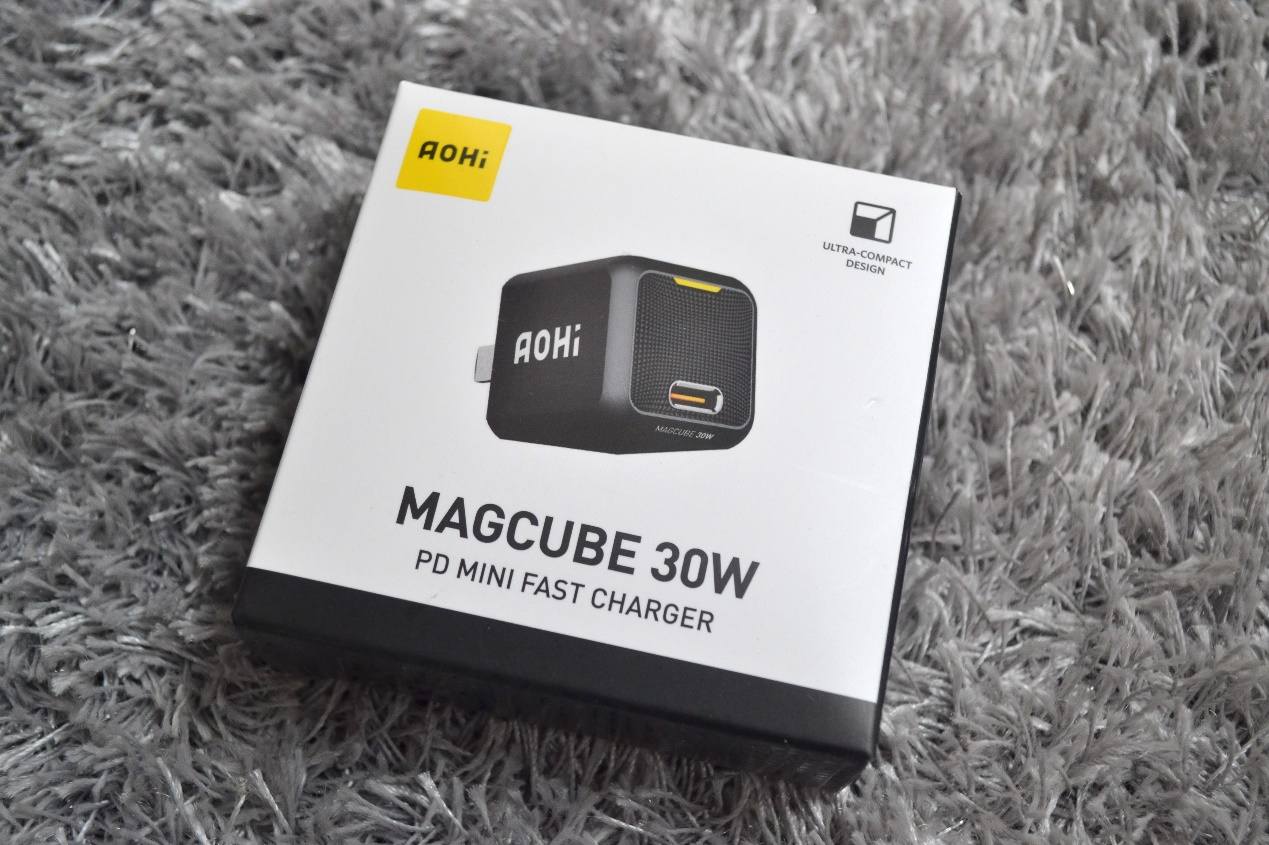 便携强劲的好物推荐：AOHI 30W微型大功率充电器