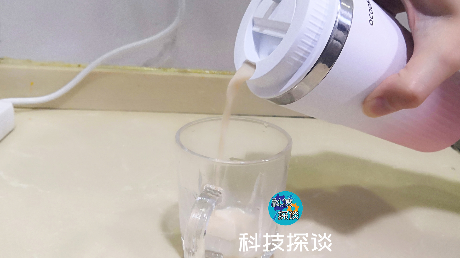 何必排队买奶茶，有了圈厨便携式奶茶机，通上电就能自制奶茶