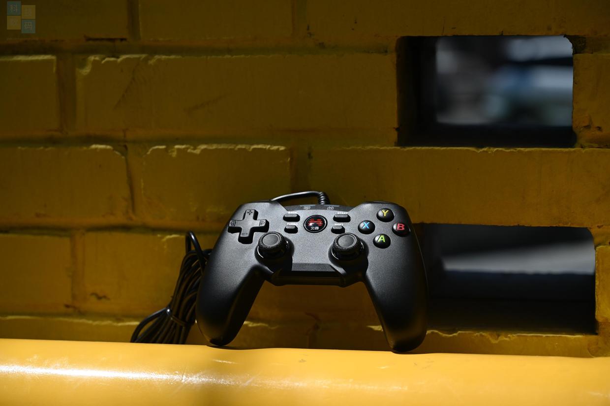 更耐用的入门手柄，操作手感也不错，北通蝙蝠4体验