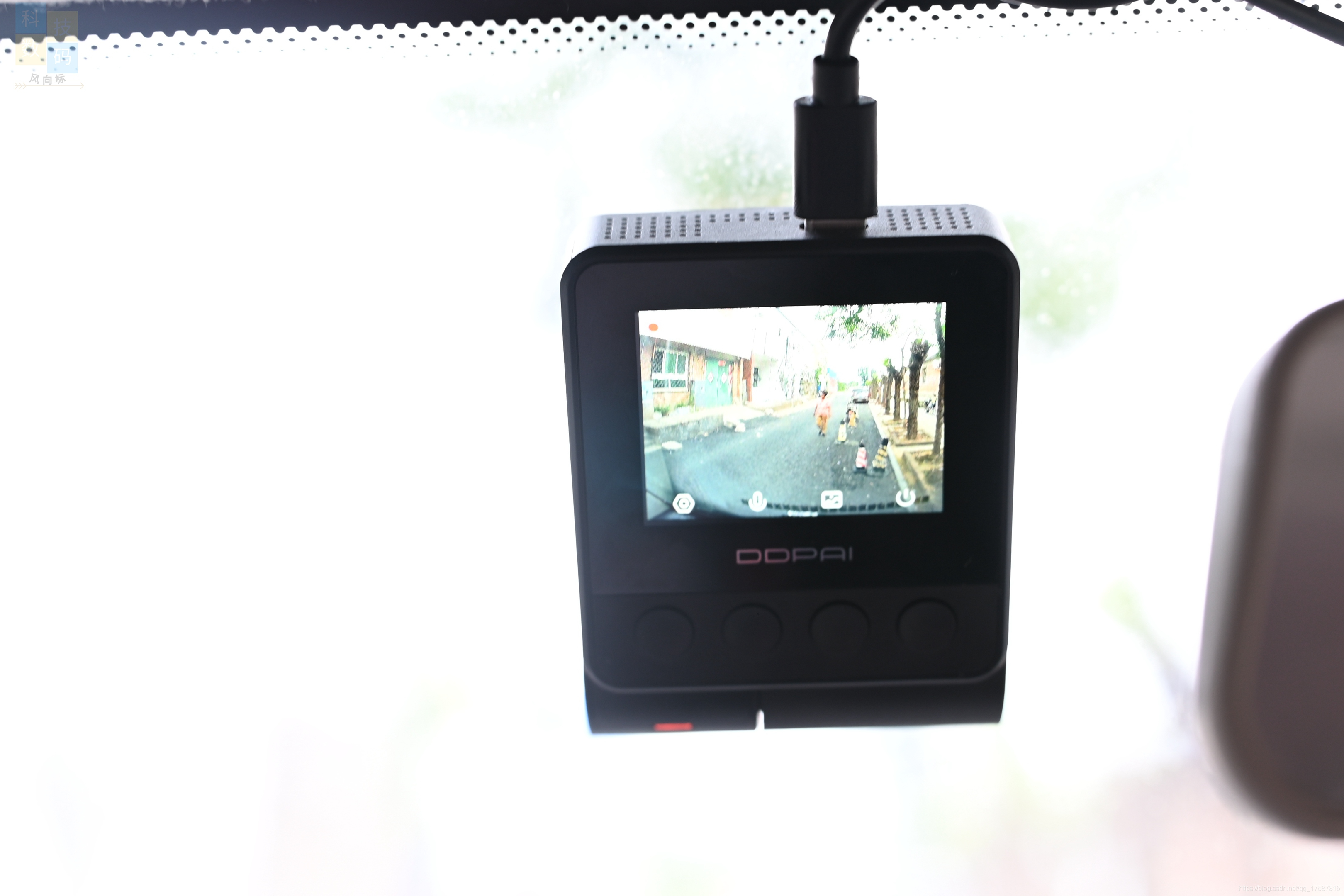 更可靠的3K画质行车记录仪，还支持AR导航功能，盯盯拍Z40上手