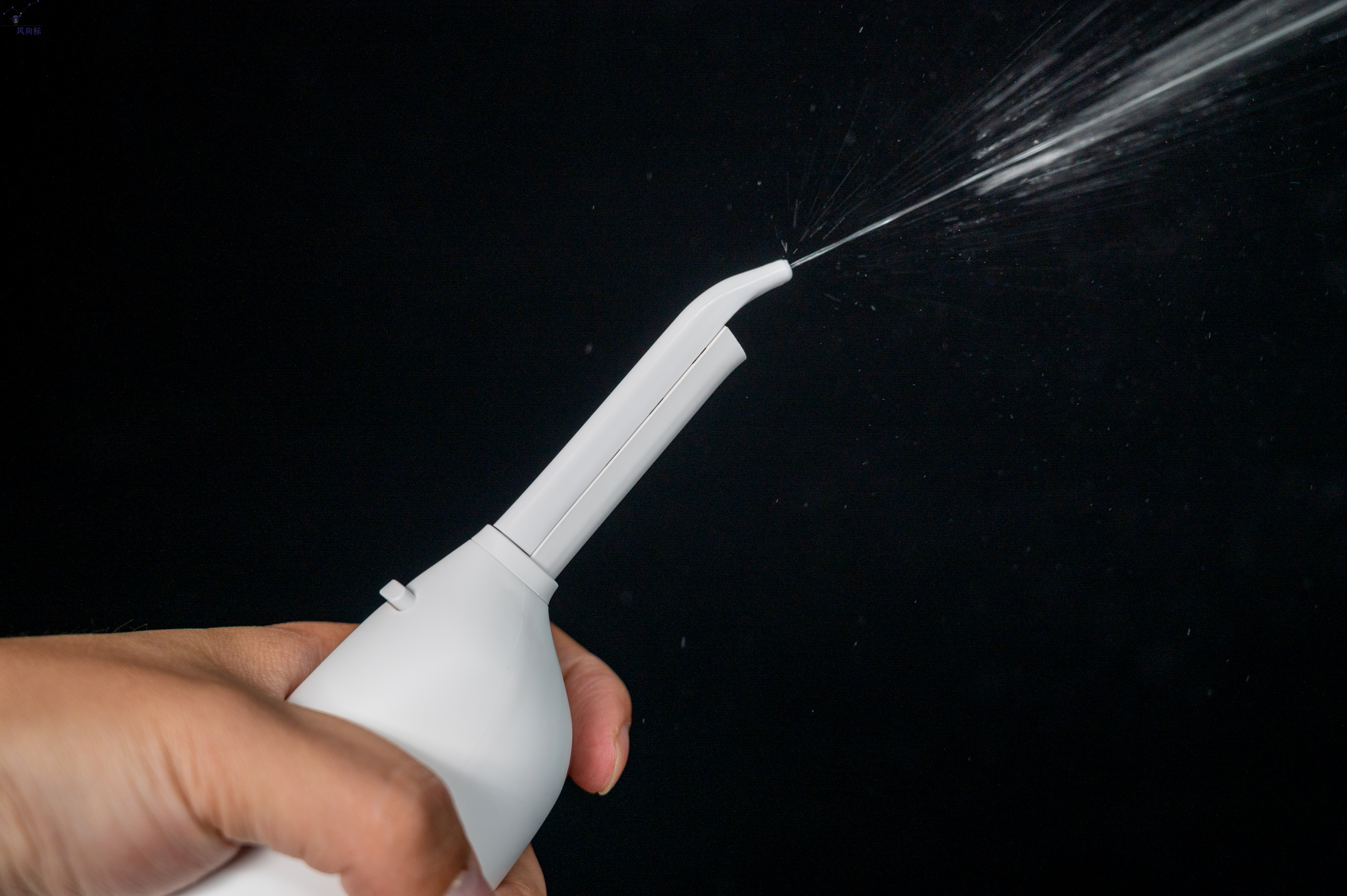 高效清理牙缝的小工具，还能实时查看清洁效果，美的智能SPA微气泡可视化冲牙器体验