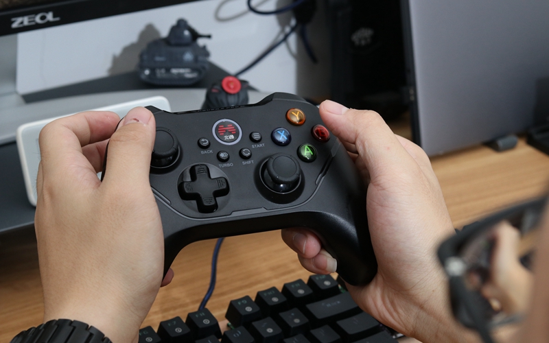 精准、丝滑，让神操作不变形 北通阿修罗2 Pro无线游戏手柄体验