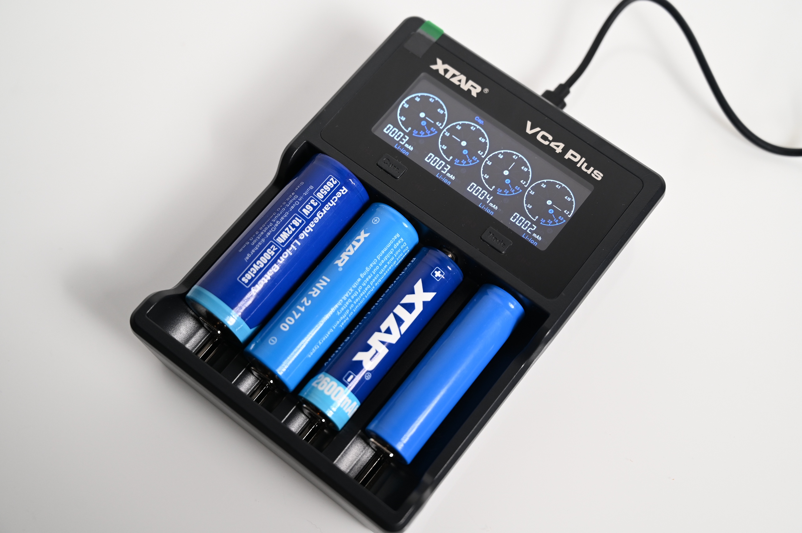 兼容超全的电池充电器，速度也挺快，XTAR VC4 PLUS锂电充电器上手