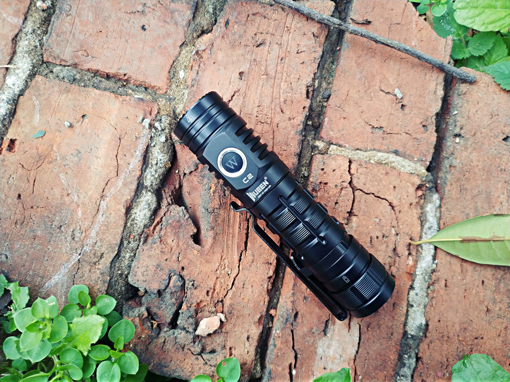 尽显光芒：务本C2移动充电型手电