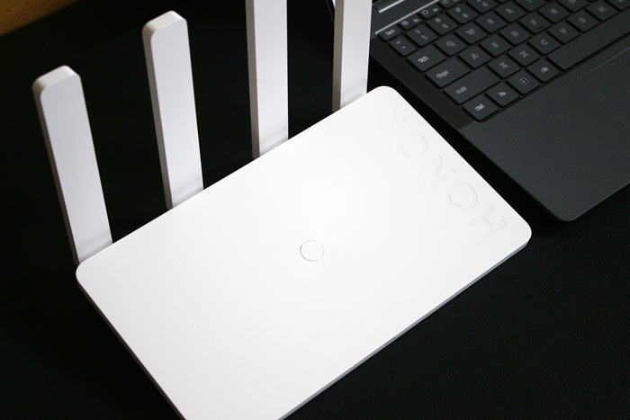 荣耀路由4体验：极速Wi-Fi 6，畅快看8K！