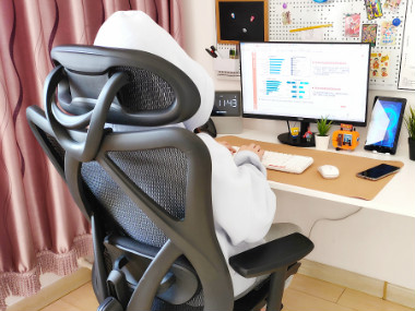 永艺全特网人体工学椅D1觉醒者：一把可坐可卧的舒适椅子