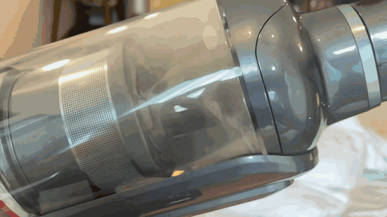 工作中 可看到 尘土被吸进来