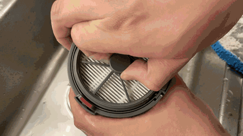 拆下过滤网 冲洗