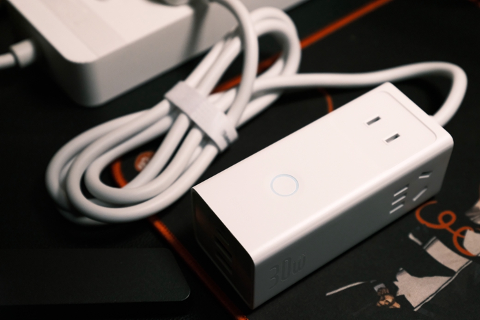 倍思30W快充插线板：摆脱凌乱，更智能、更安全、更省心