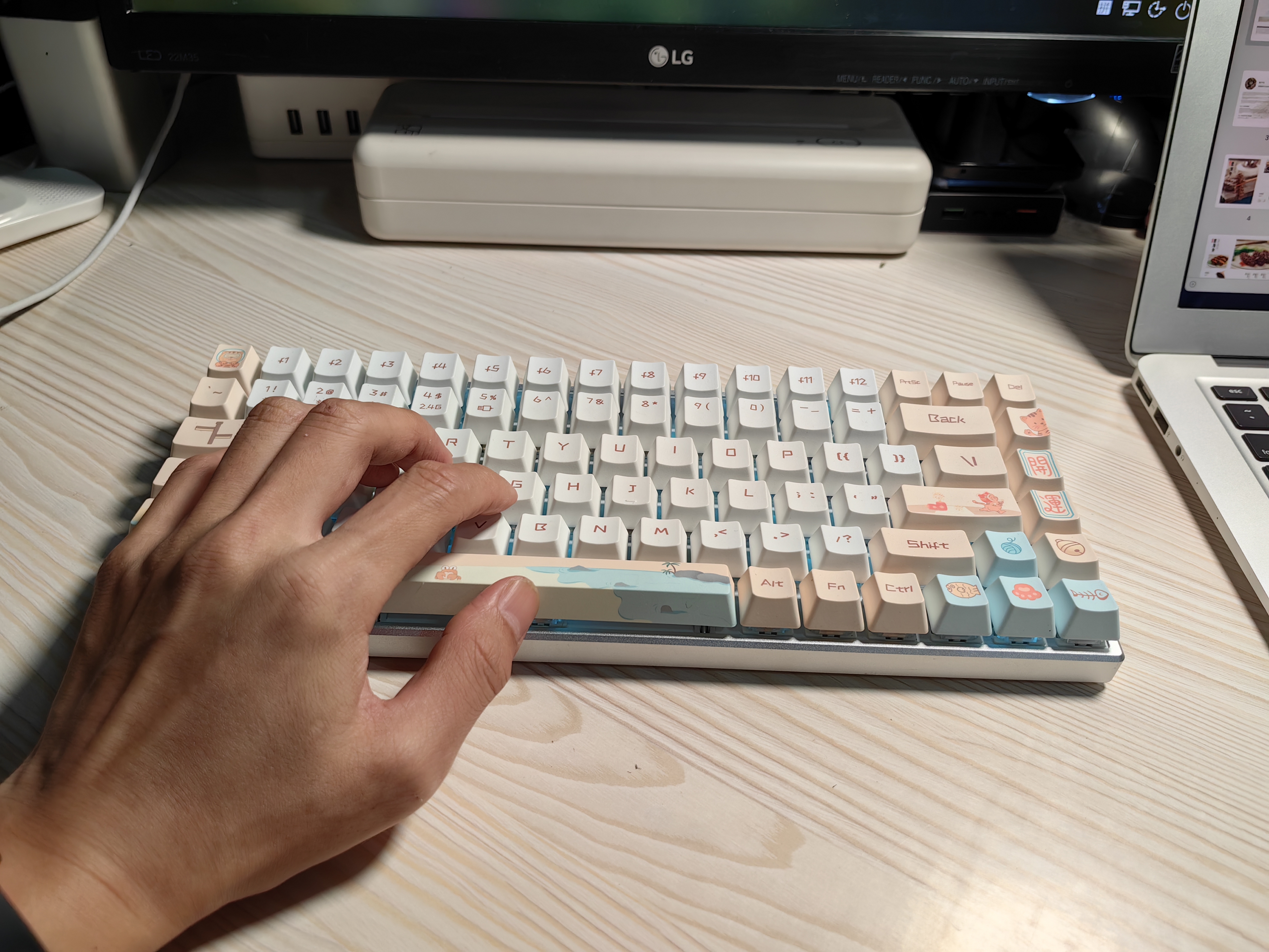 颜值与实力的多模无线机械键盘-雷柏MT510PRO