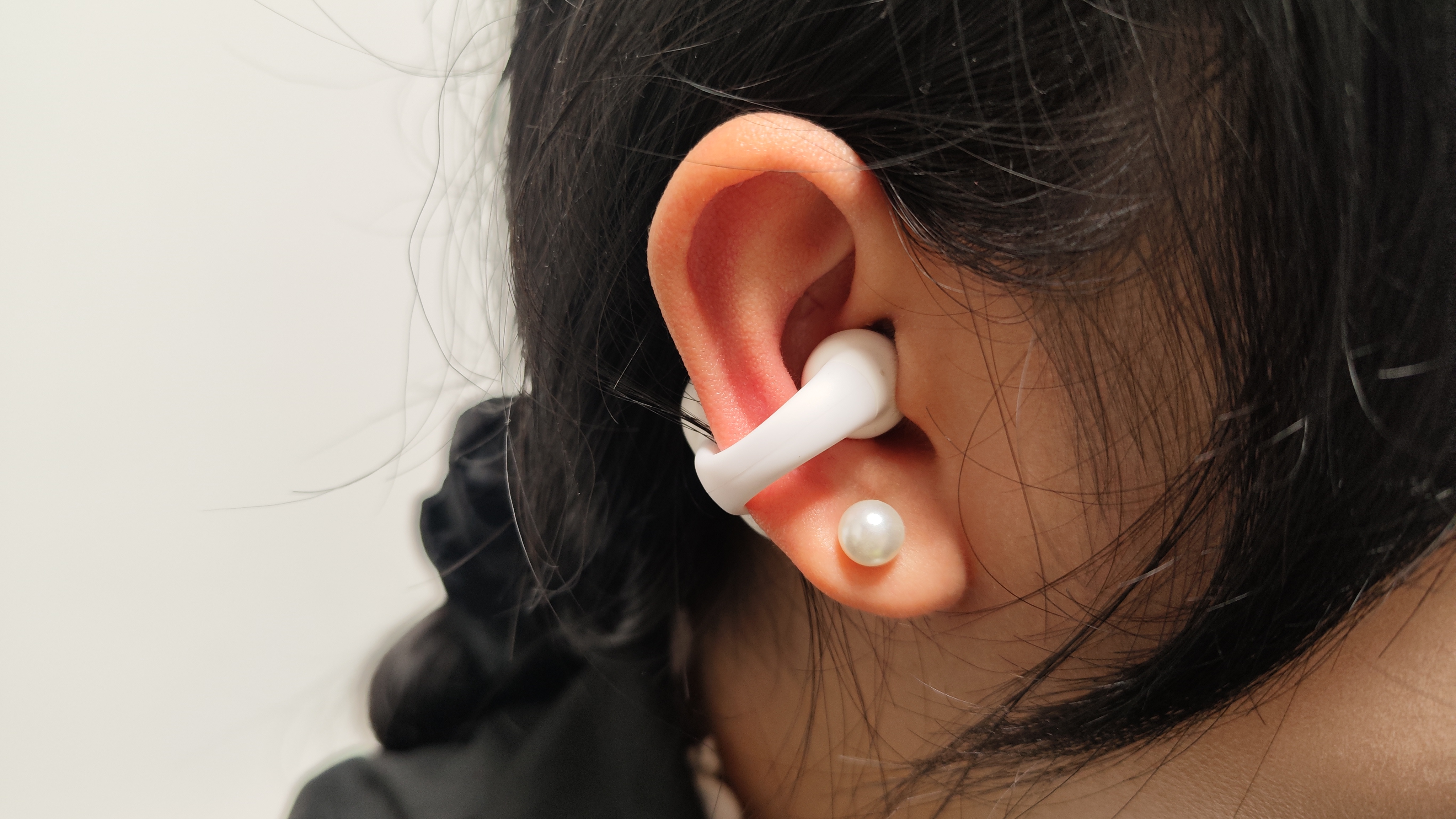 未来感耳夹设计的塞那Z50蓝牙耳机！脉冲定向传音，用过都说好